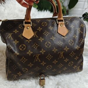 Authentic Louis Vuitton speedy 30 with padlock and keys